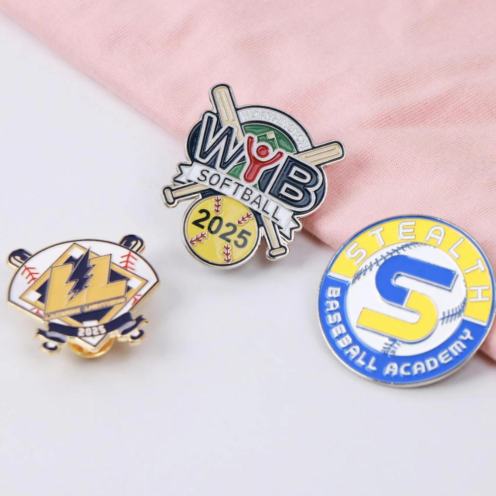 Embroidery Illustration - Broche Personalizado con Logotipo de Empresa,
