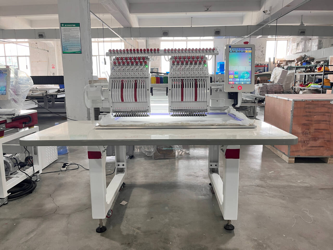 Embroidery Chain Stitch - Máquina de Bordar Computarizada Automática de