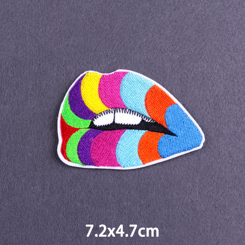 Parches de corazón Love Is Lov - Embroidery Lips reseña y precio