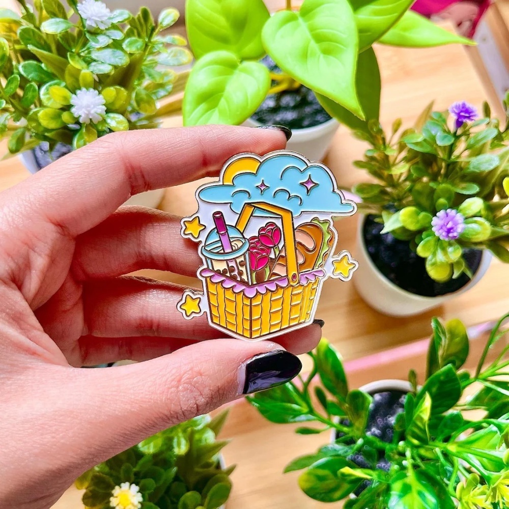 Broche Personalizado con Logot - Embroidery Illustration reseña y precio