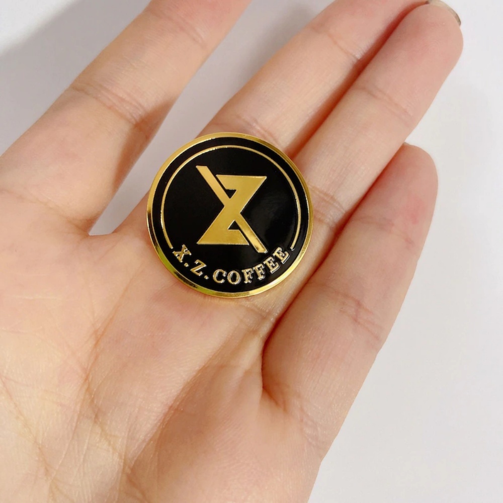Broche Personalizado con Logot - Embroidery Illustration reseña y precio