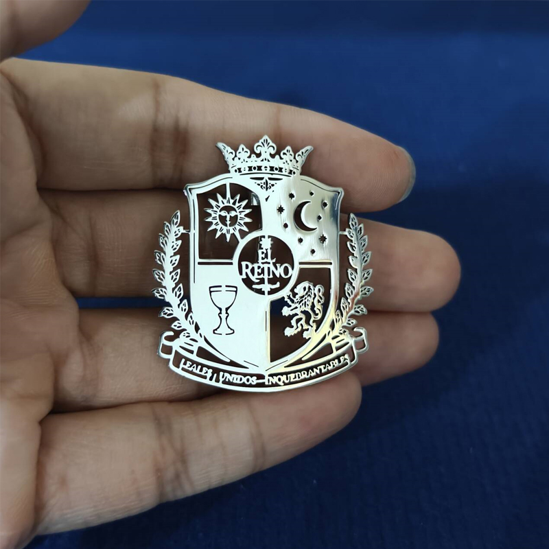 Broche de Acero Inoxidable Per - Embroidery Illustration reseña y precio