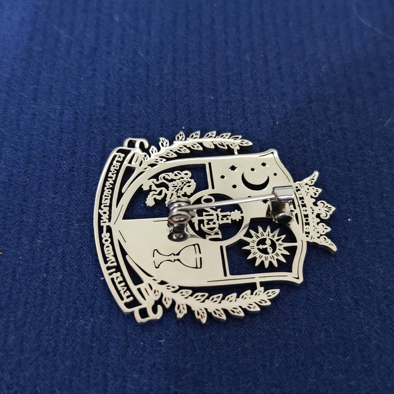 Broche de Acero Inoxidable Per - Embroidery Illustration reseña y precio