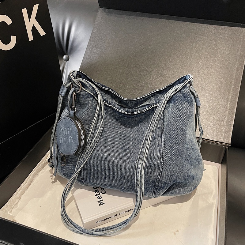 Nuevo Bolso Bandolera Estilo C - Embroidery Keychain reseña y precio