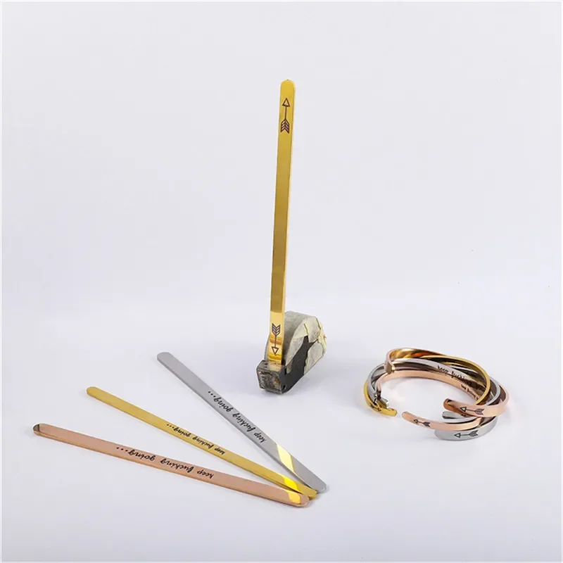 Brazalete recto de acero inoxi - Embroidery Alphabet reseña y precio