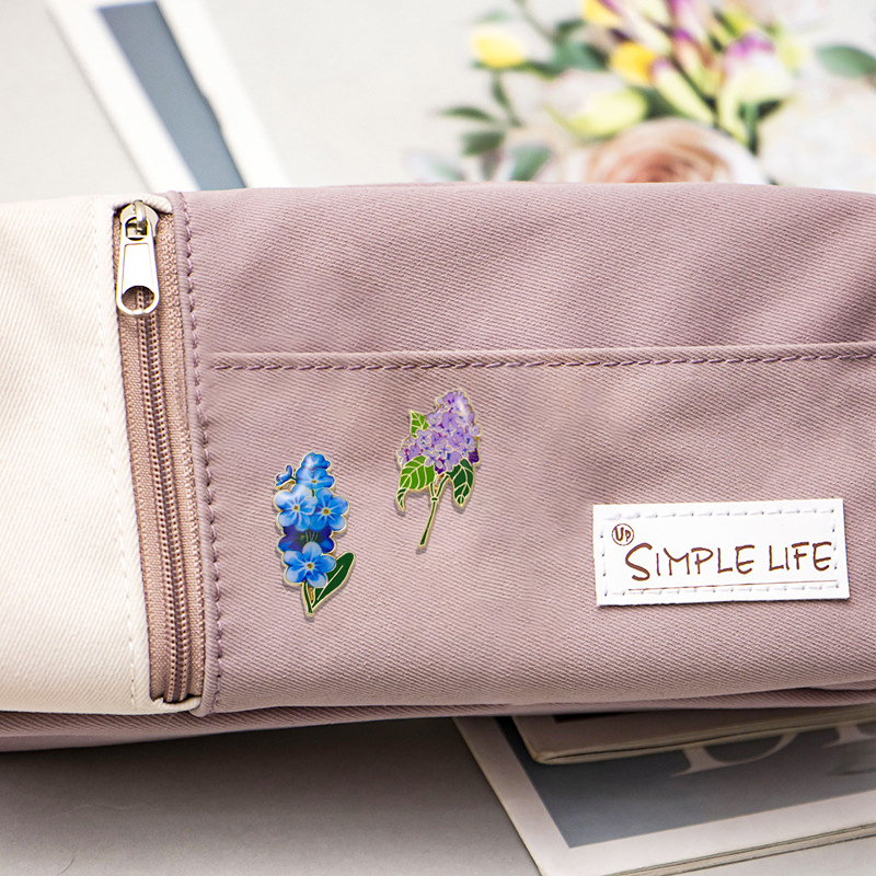 Alfileres esmaltados con tema  - Embroidery Lips reseña y precio